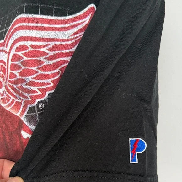 Brendan Shanahan 90’s Red Wings Black Graphic T-Shirt - Picture 3 of 3